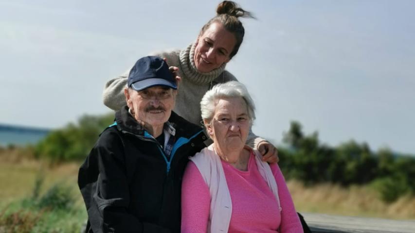 Herr R., seine Tochter und seine Lebensgefährtin