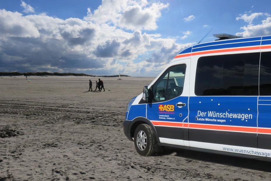 ASB-Wünschewagen am Strand