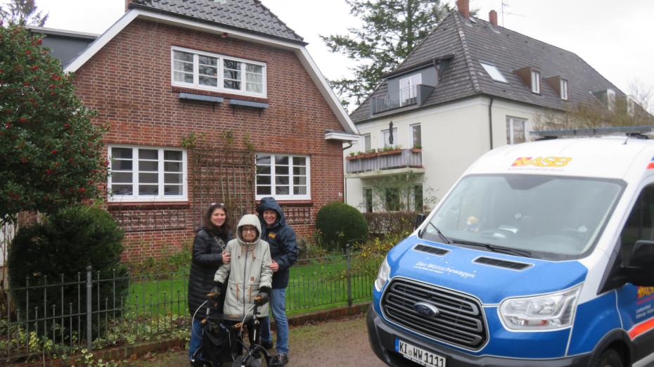 Vor dem Zuhause in Blankenese